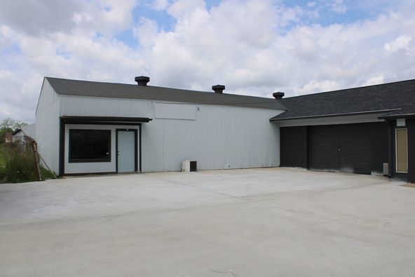 470 S 4th St, Beaumont, TX 77701